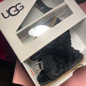 Black ugg sandals